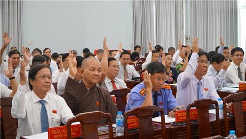 Lấy phiếu tín nhiệm lãnh đạo: Xem xét tiêu chí gương mẫu của vợ, con