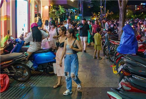 TP. HCM thu phí sử dụng vỉa hè, lòng đường từ 20.000 - 350.000 đồng/m2